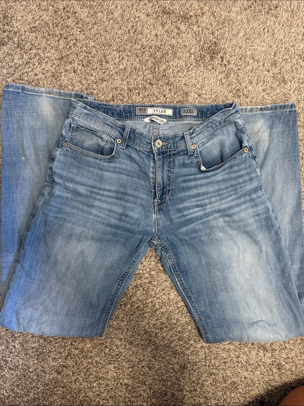 BKE Men’s Straight Leg Jeans in Light Blue Wash